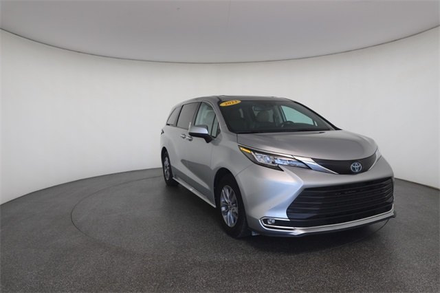 2023 Toyota Sienna XLE photo 29