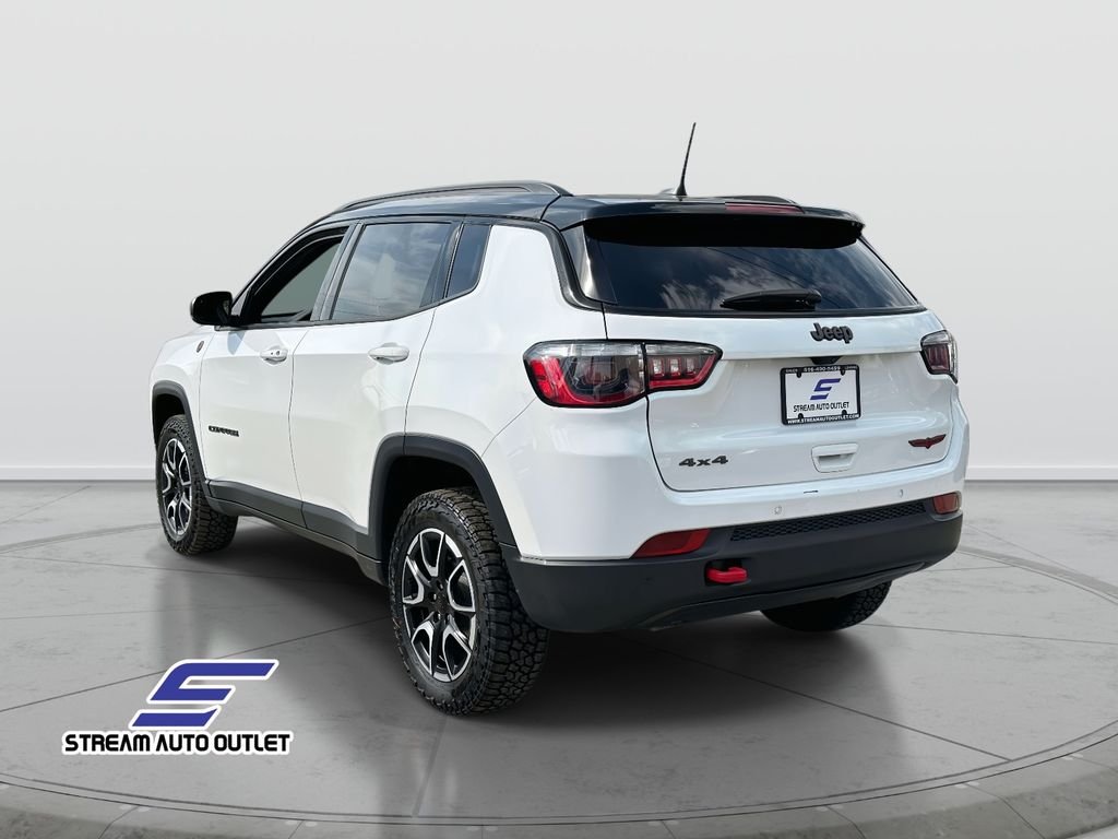 2024 Jeep Compass Trailhawk photo 3