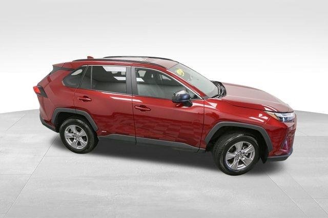 2025 Toyota RAV4 Hybrid LE photo 3