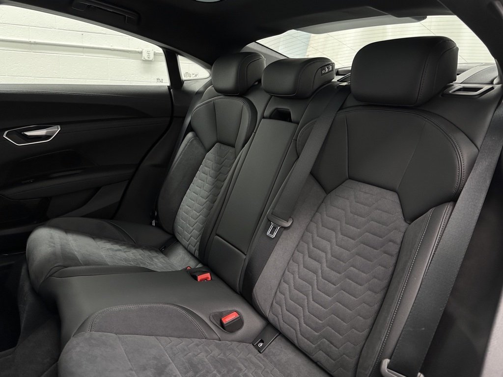 2022 Audi e-tron GT Premium Plus photo 16
