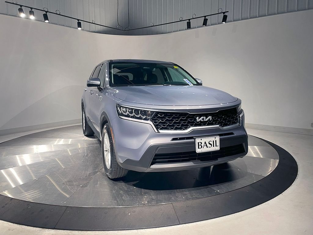 2022 Kia Sorento LX photo 24
