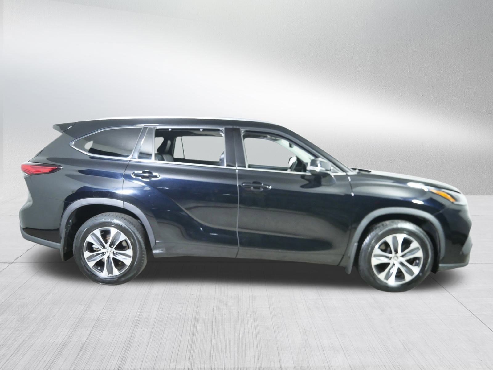 2021 Toyota Highlander XLE photo 8