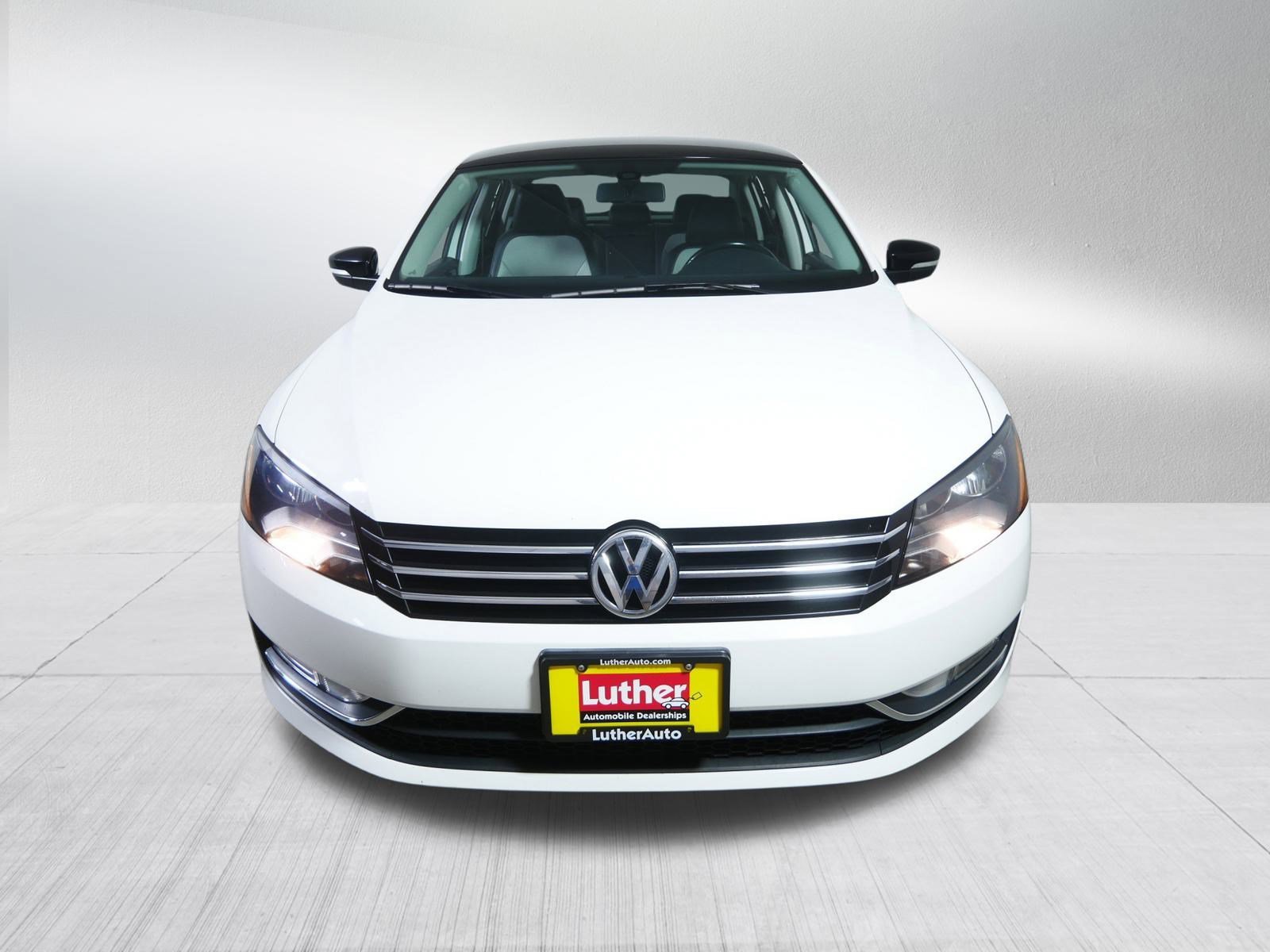 2015 Volkswagen Passat SE photo 2