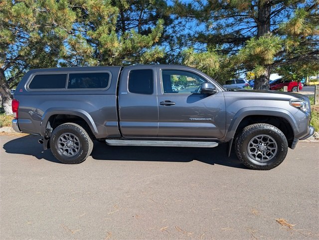 2017 Toyota Tacoma SR5 photo 2
