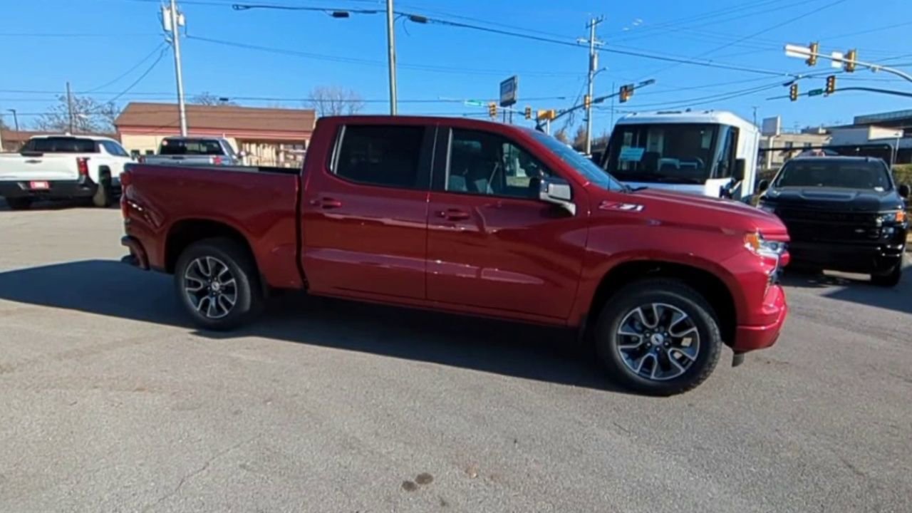 2025 Chevrolet Silverado 1500 RST photo 2