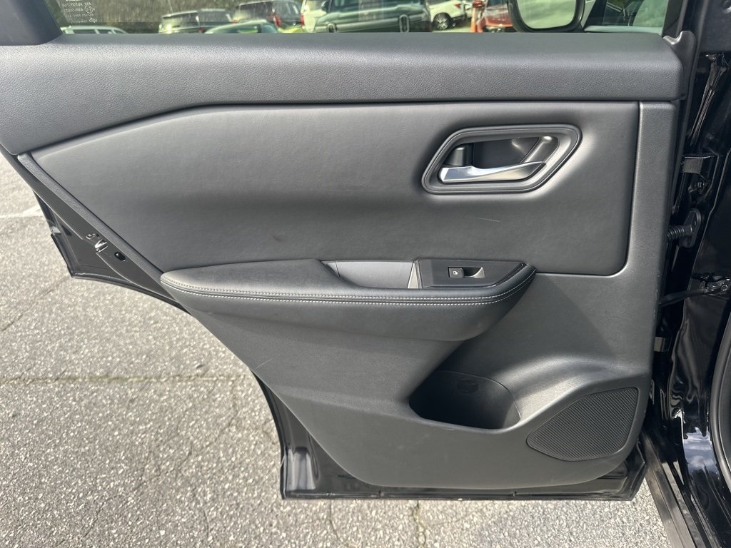 2024 Nissan Rogue SV photo 24