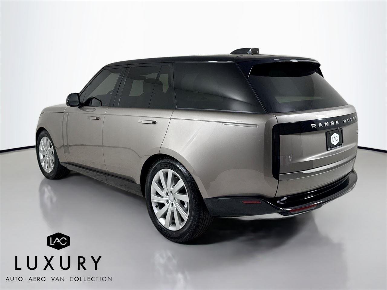 2023 Land Rover Range Rover SE photo 6