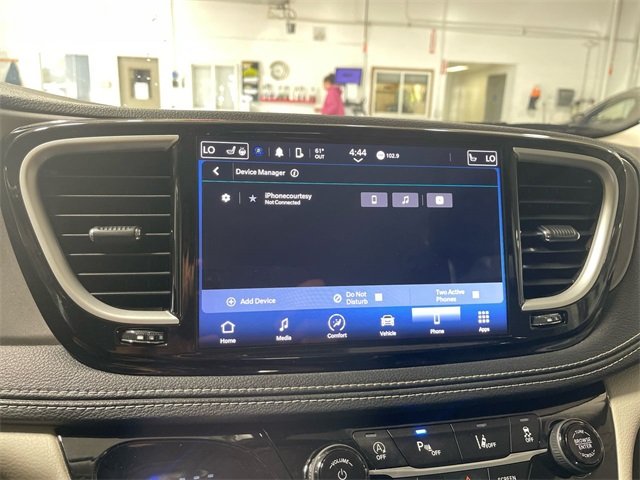 2022 Chrysler Pacifica Touring L photo 18