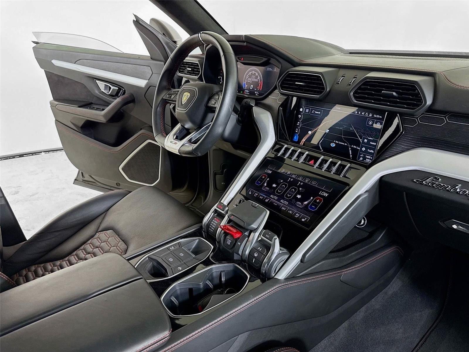 2020 Lamborghini Urus photo 34