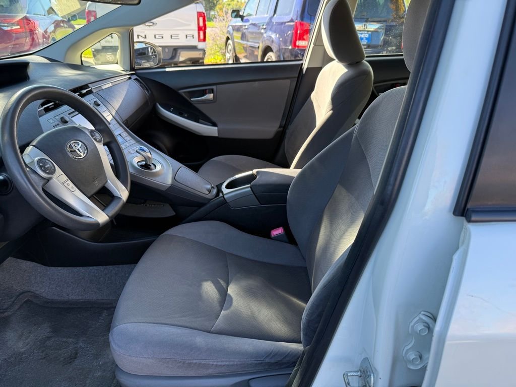 2012 Toyota Prius Five photo 11