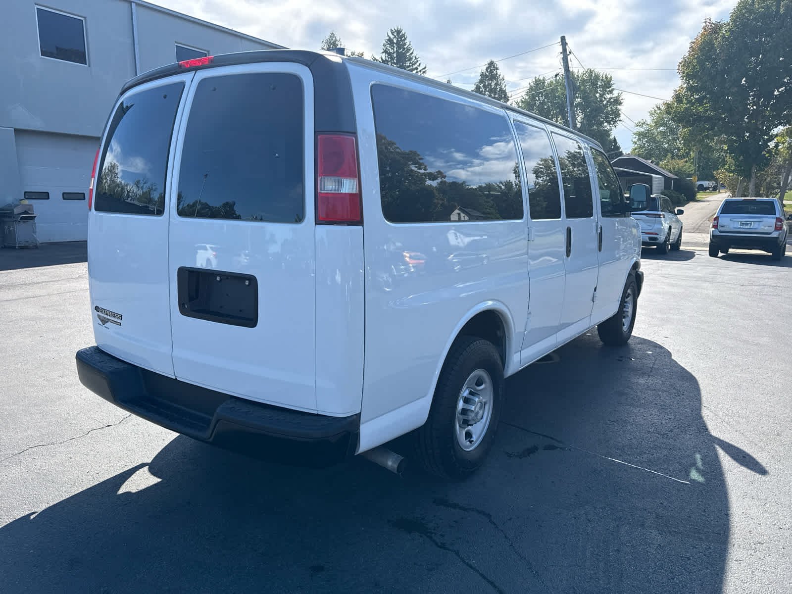 2016 Chevrolet Express LS photo 3