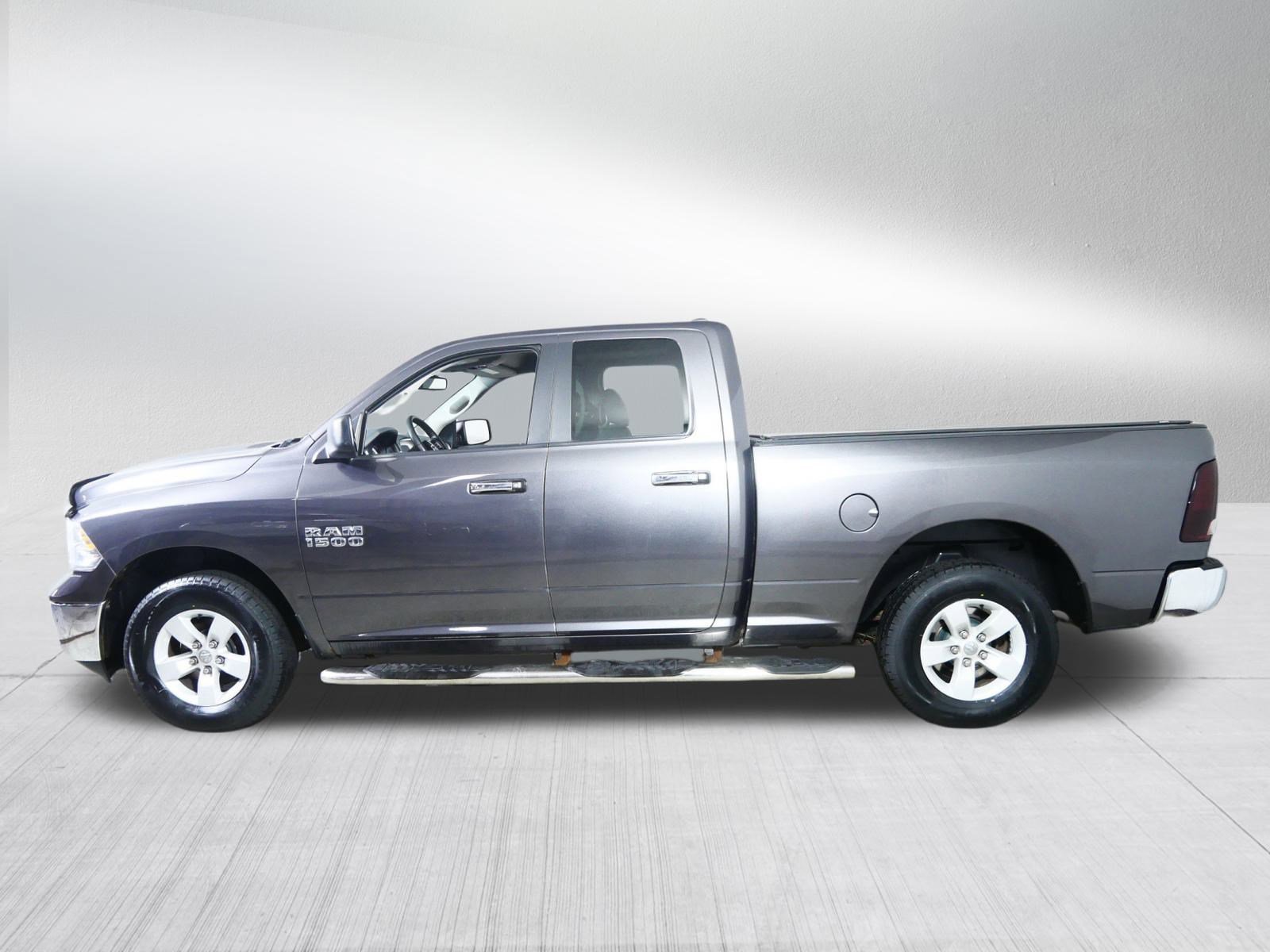 2016 Ram 1500 SLT photo 4
