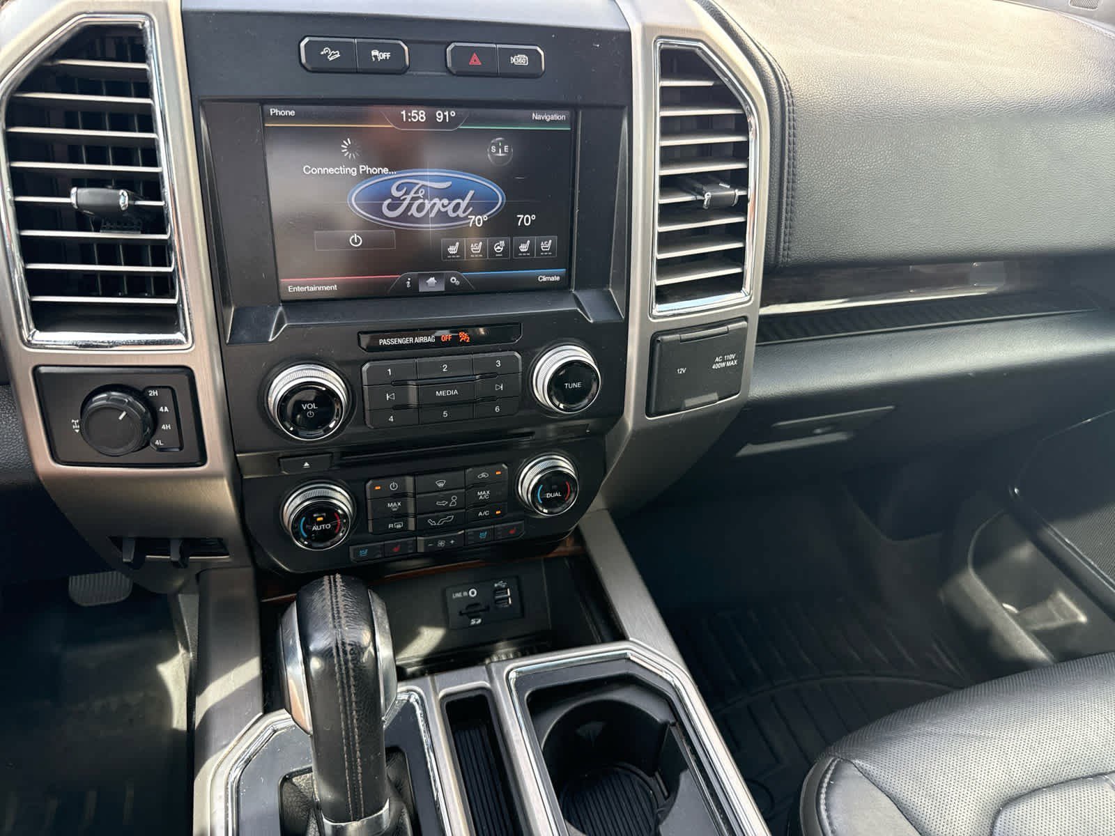 2015 Ford F-150 Platinum photo 11