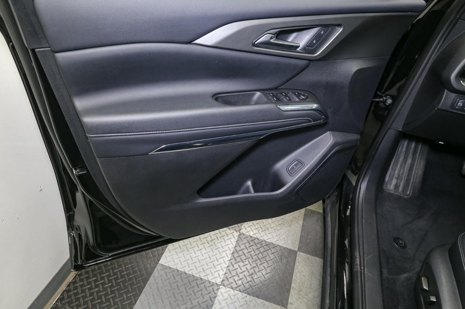 2025 Chevrolet Traverse photo 35