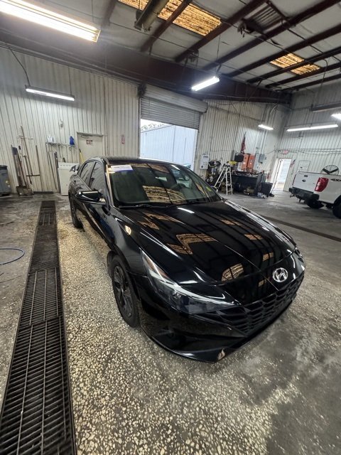 2021 Hyundai Elantra SEL photo 3