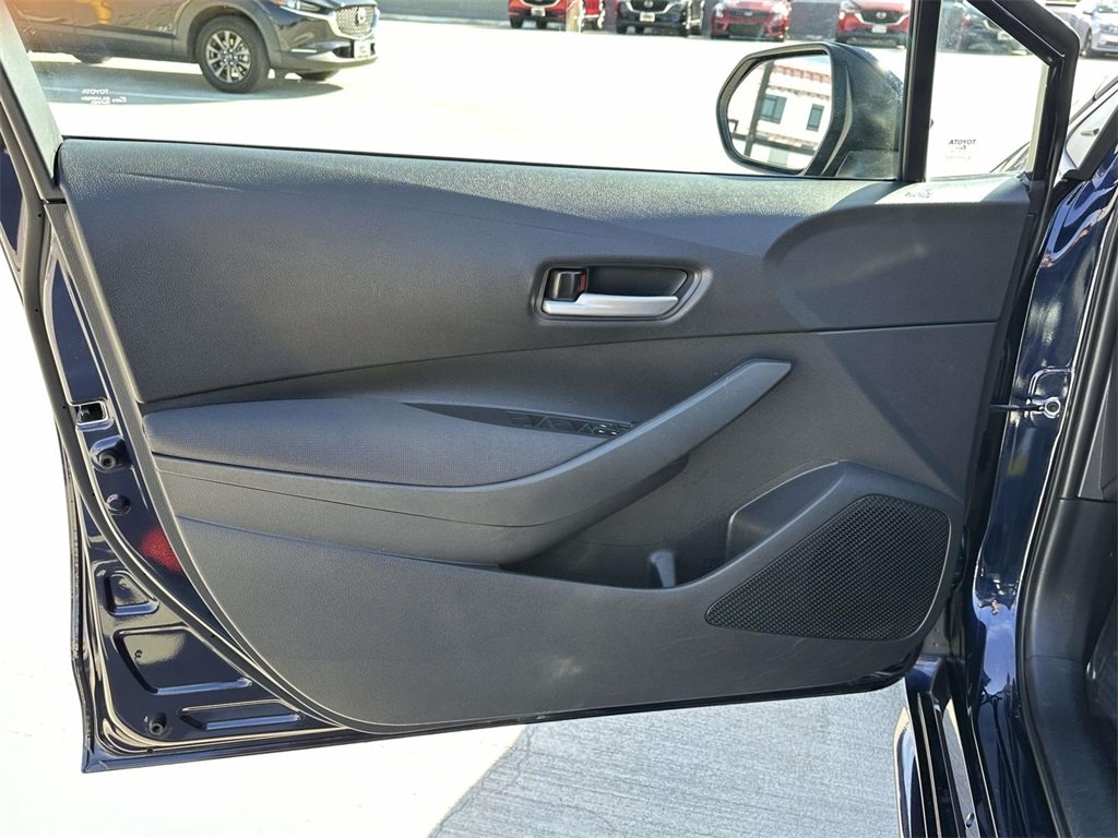 2020 Toyota Corolla LE photo 32