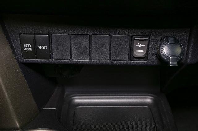 2014 Toyota RAV4 XLE photo 19
