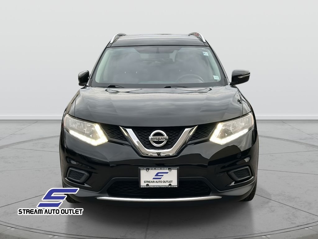 2015 Nissan Rogue SV photo 2