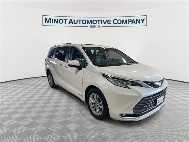 2021 Toyota Sienna Limited photo 2