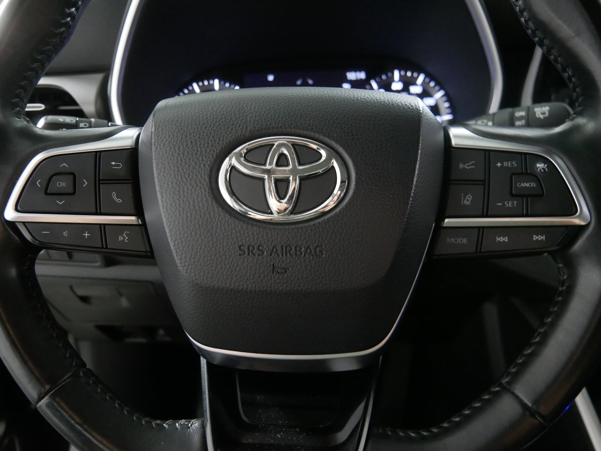 2021 Toyota Highlander XLE photo 24