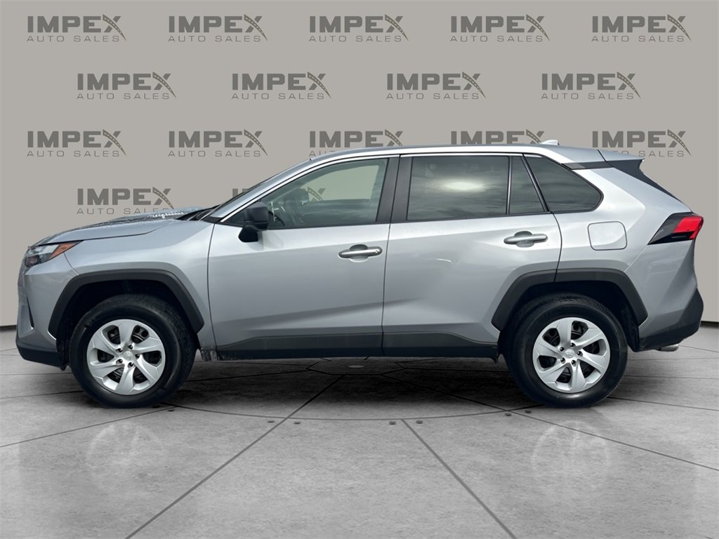 2025 Toyota RAV4 LE photo 2