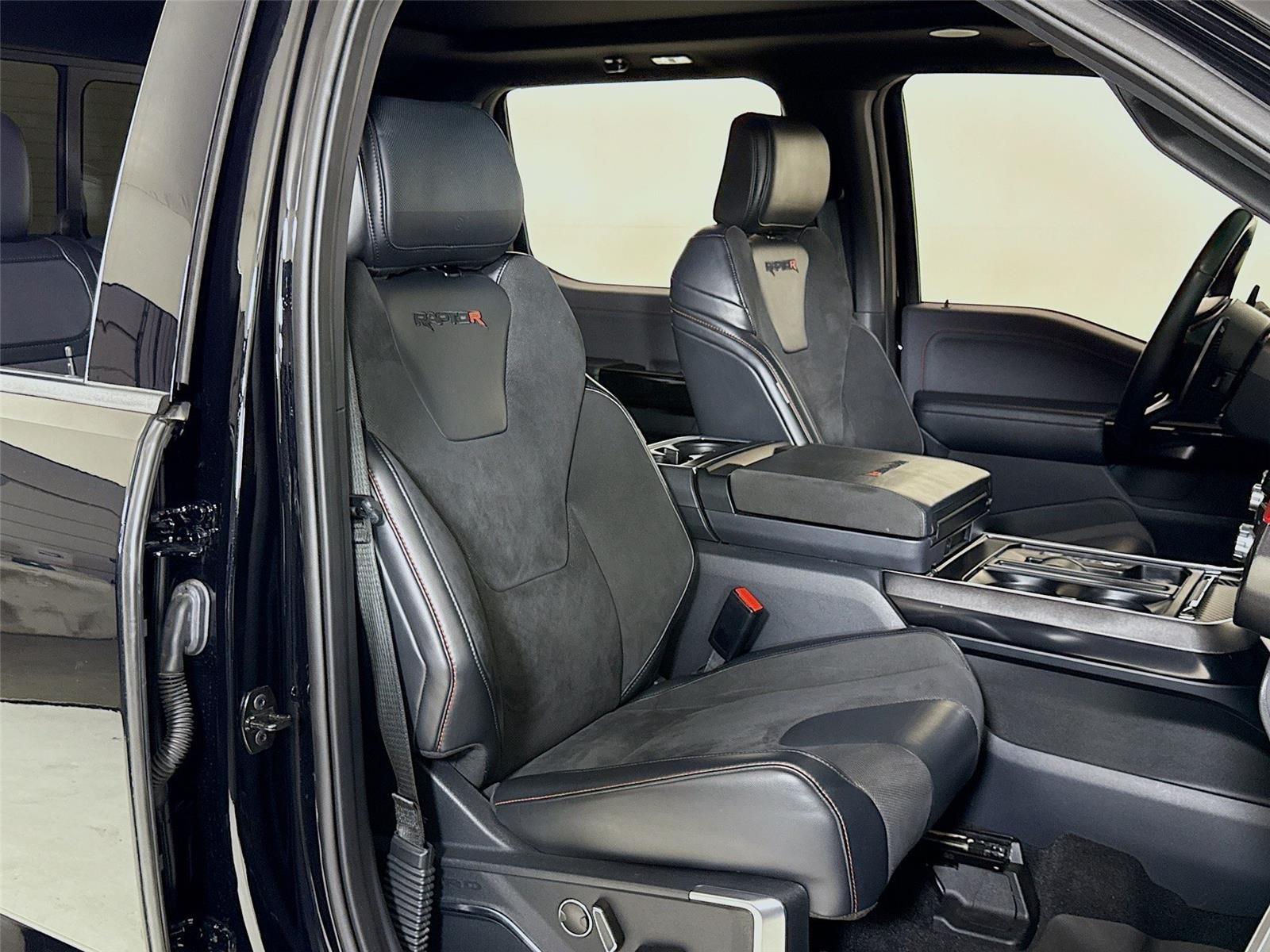 2023 Ford F-150 Raptor photo 28