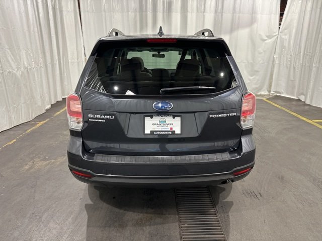 2018 Subaru Forester 2.5i Premium photo 3