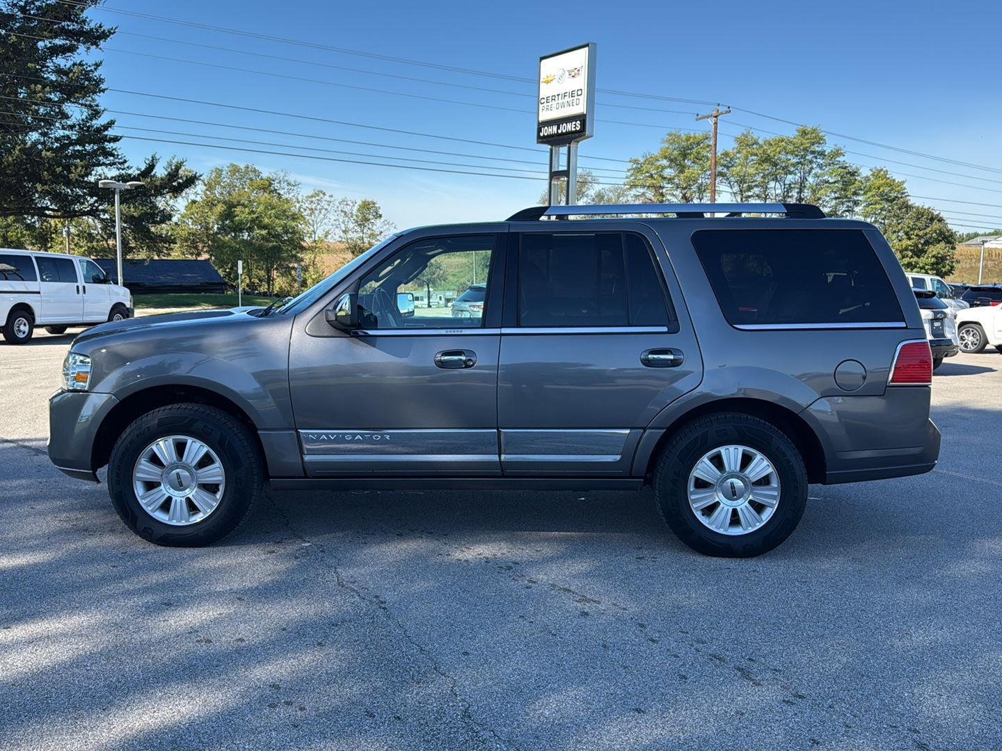 2014 Lincoln Navigator photo 2