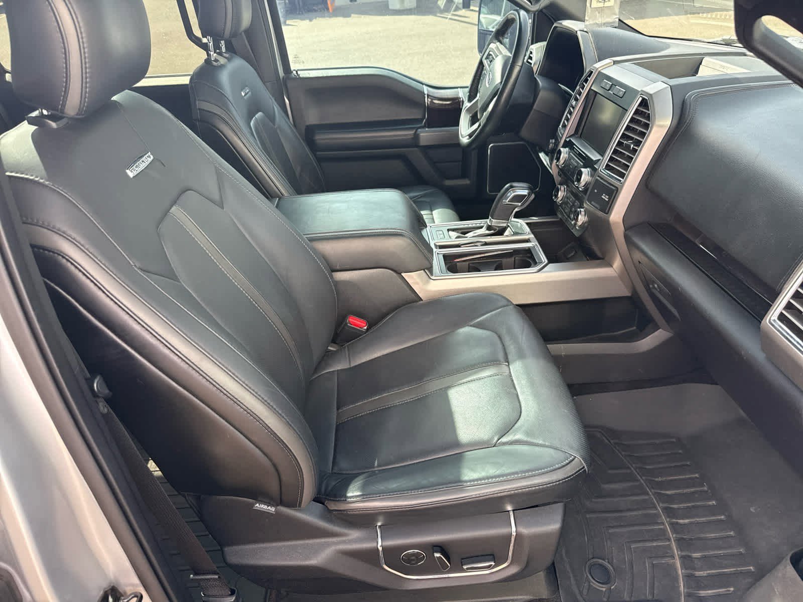 2015 Ford F-150 Platinum photo 7