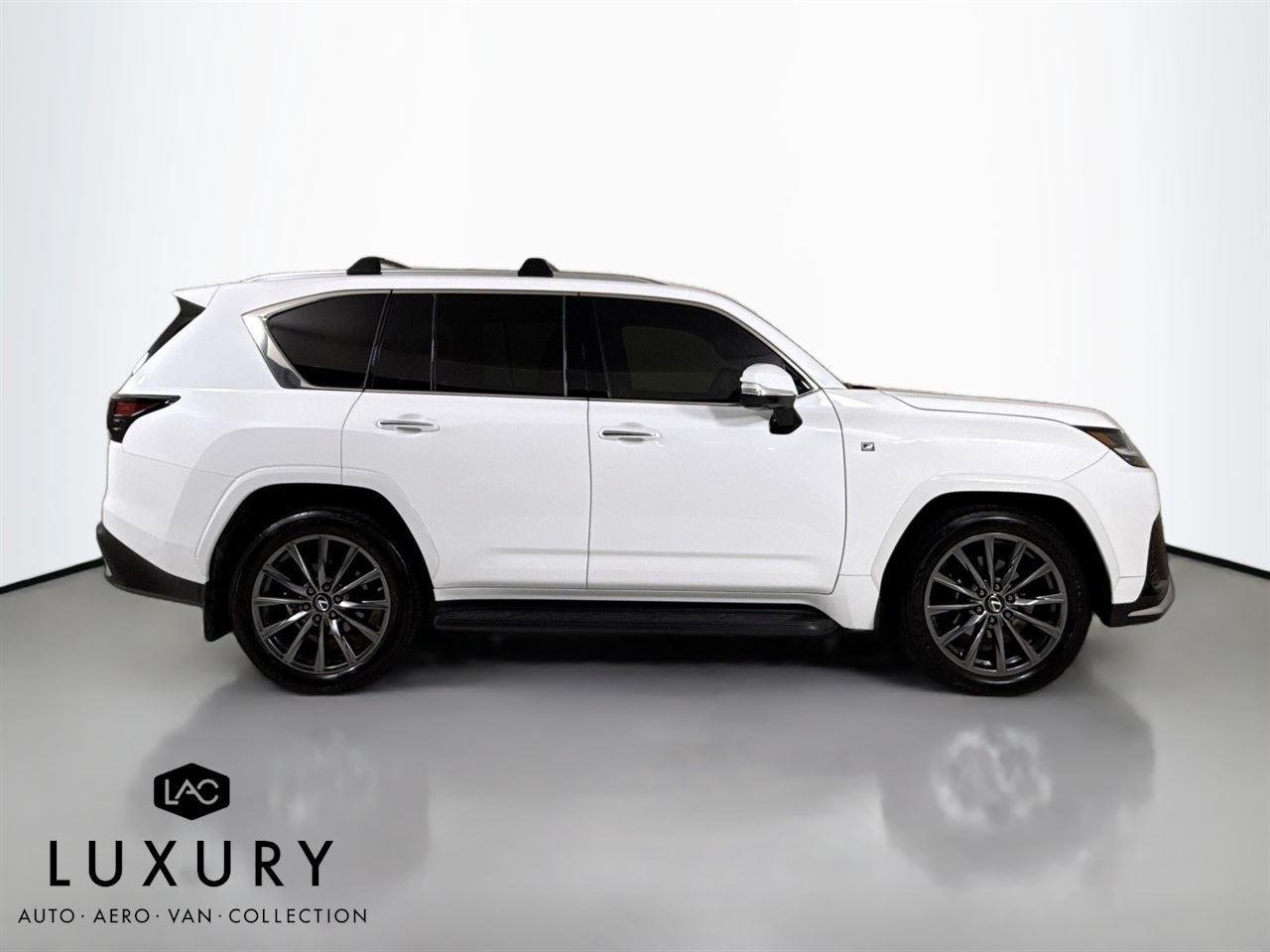 2023 Lexus LX 600 F SPORT photo 2
