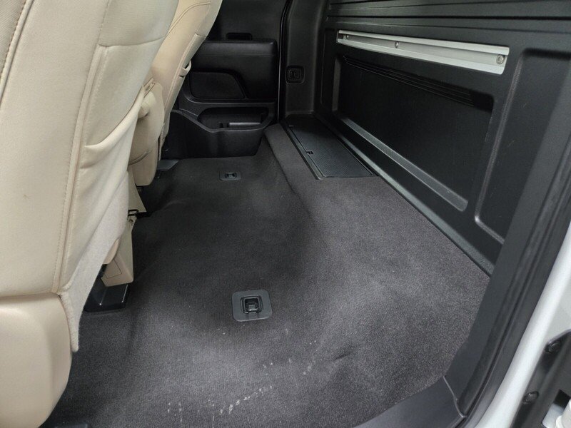 2019 Nissan Titan SV photo 7
