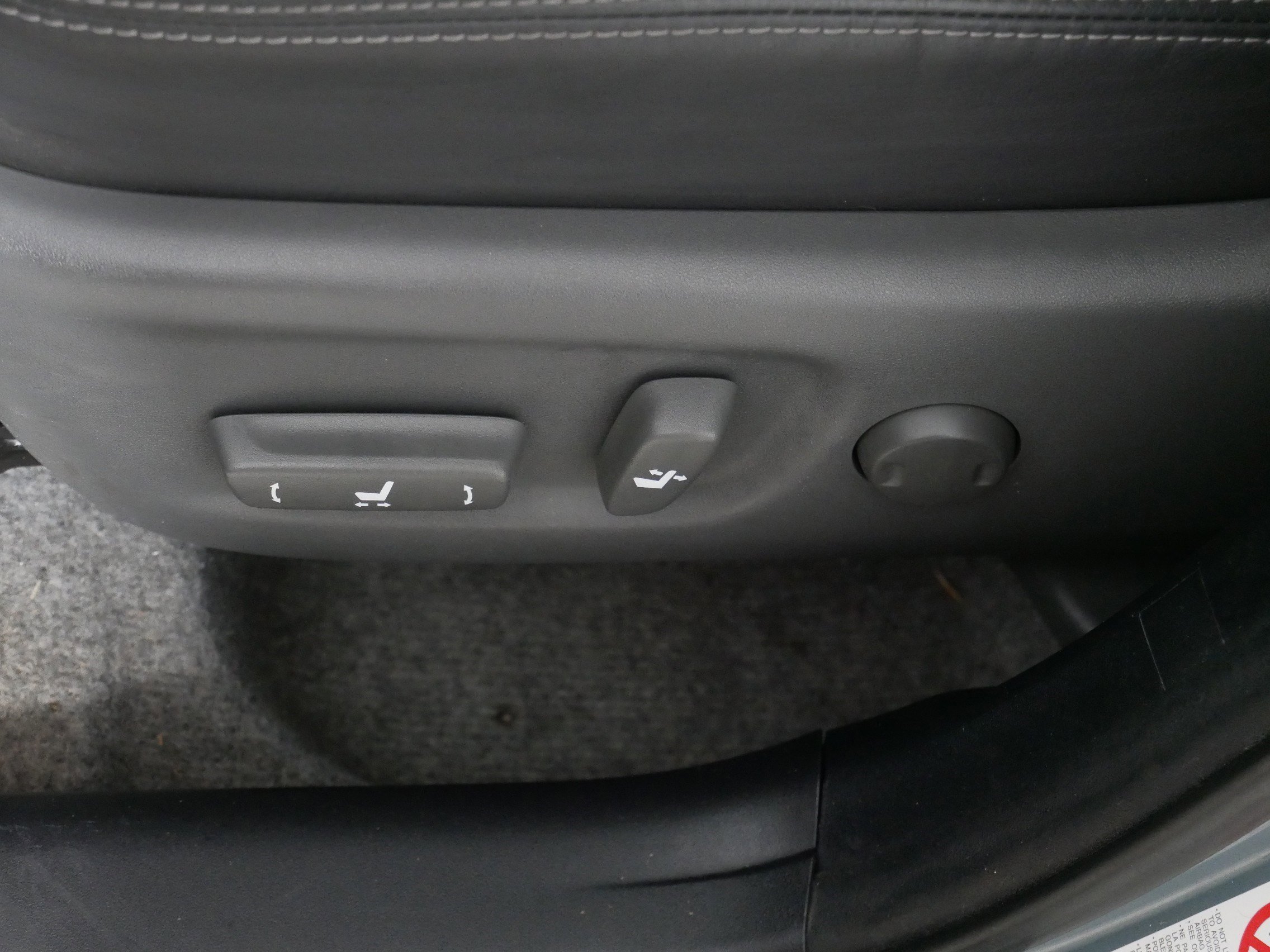 2015 Toyota Prius Five photo 19