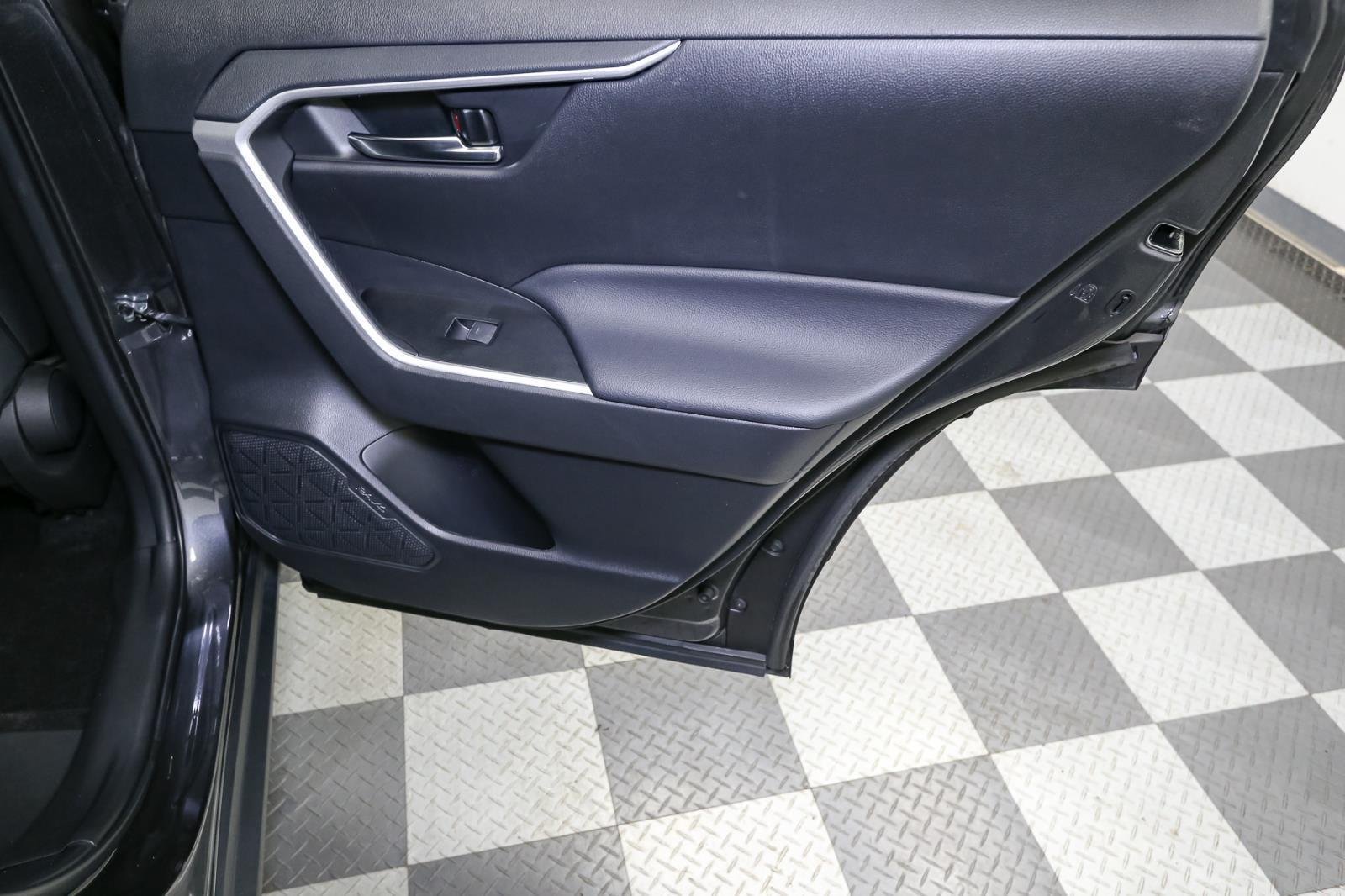 2022 Toyota RAV4 XLE photo 17