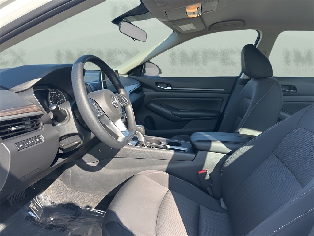 2025 Nissan Altima 2.5 SV photo 9