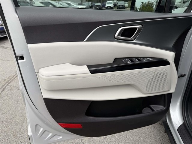 2022 Kia Carnival LX photo 25