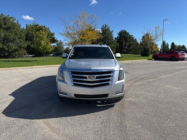 2018 Cadillac Escalade ESV Luxury photo 2
