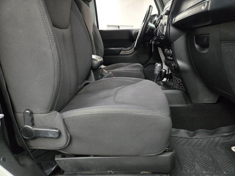 2013 Jeep Wrangler Sport photo 9