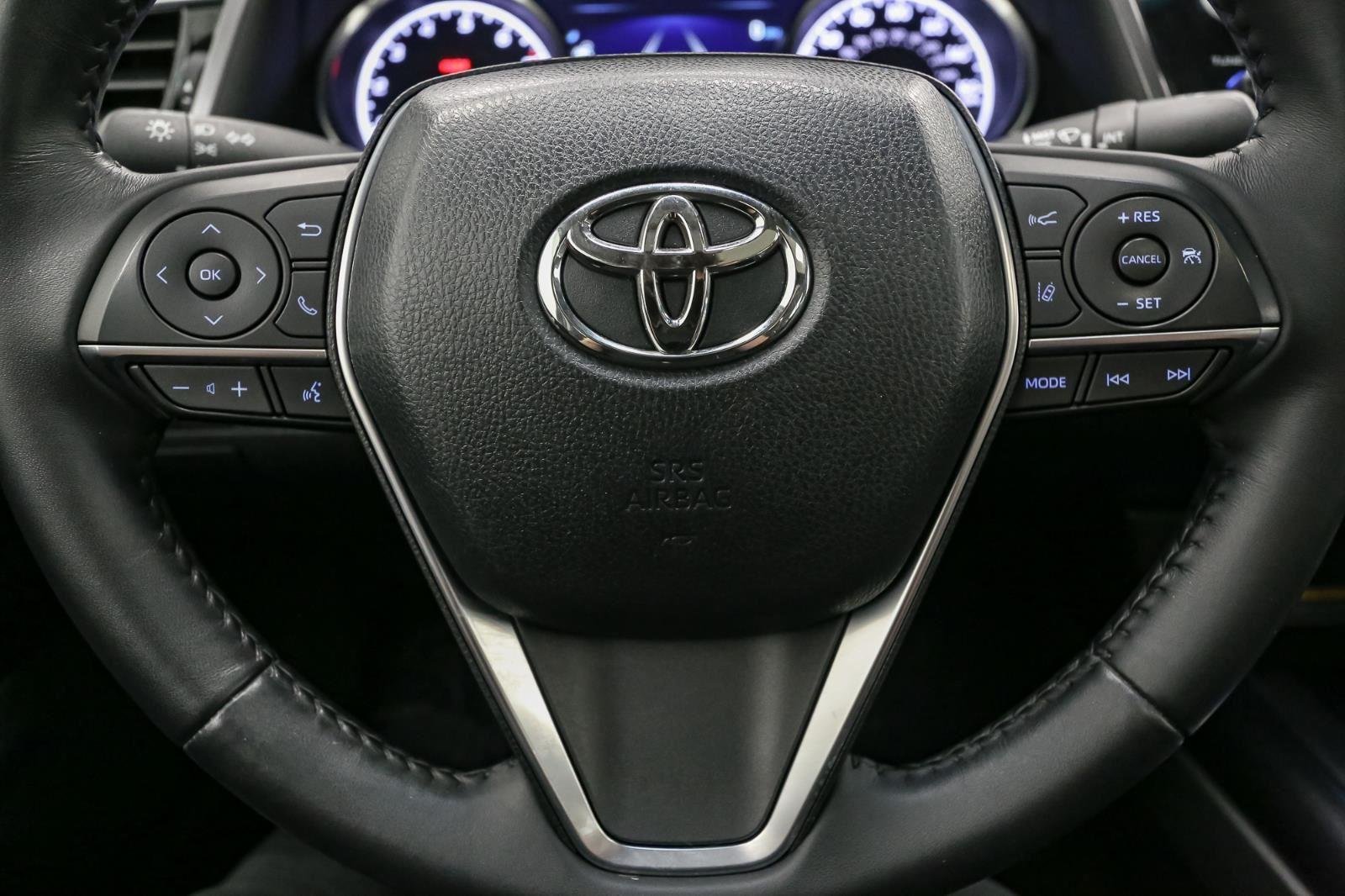 2018 Toyota Camry XLE photo 28
