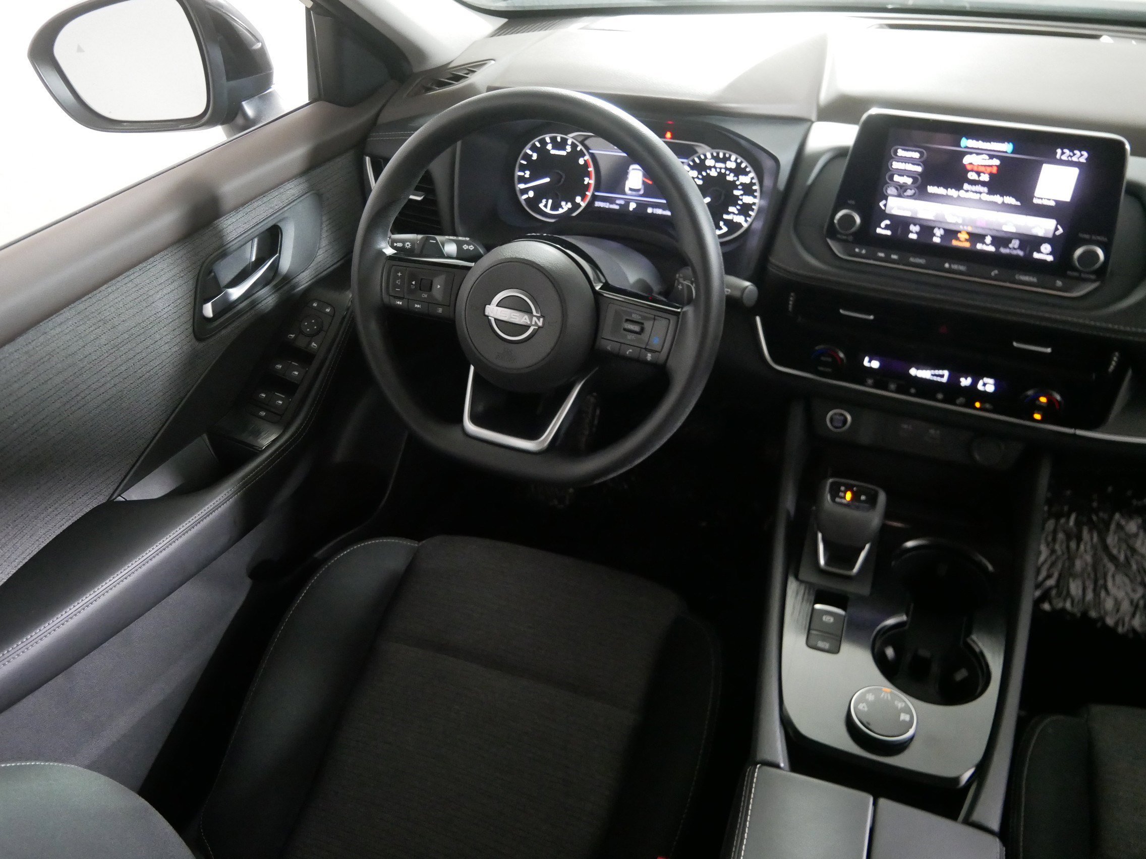 2022 Nissan Rogue SV photo 8