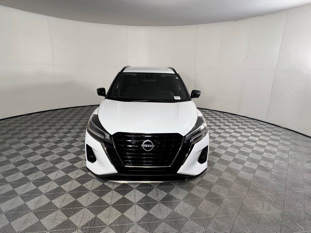 2024 Nissan Kicks SR photo 3
