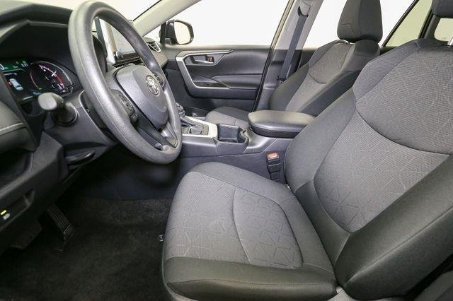 2025 Toyota RAV4 XLE photo 38