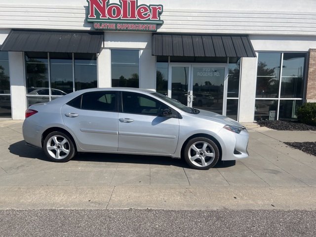 2018 Toyota Corolla LE photo 2