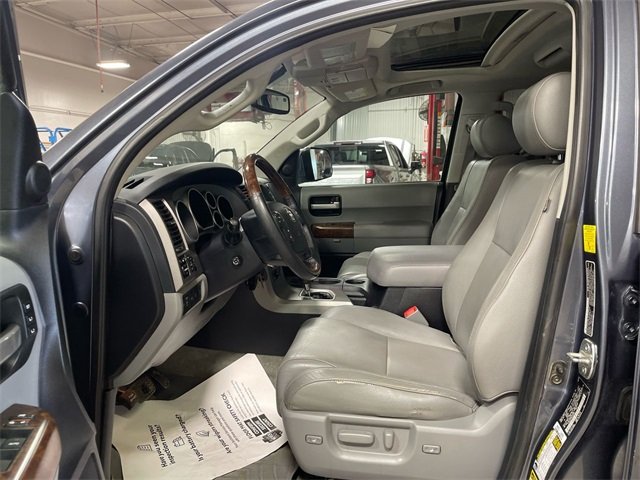 2010 Toyota Sequoia Platinum photo 11
