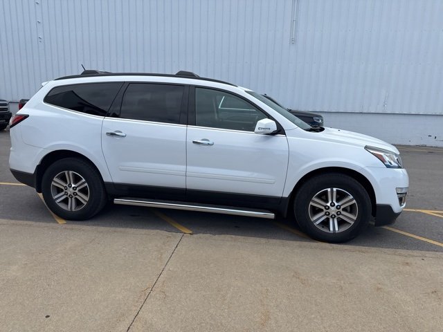 2017 Chevrolet Traverse 1LT photo 3