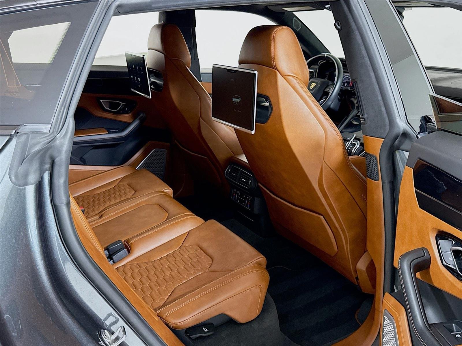 2019 Lamborghini Urus Base photo 27