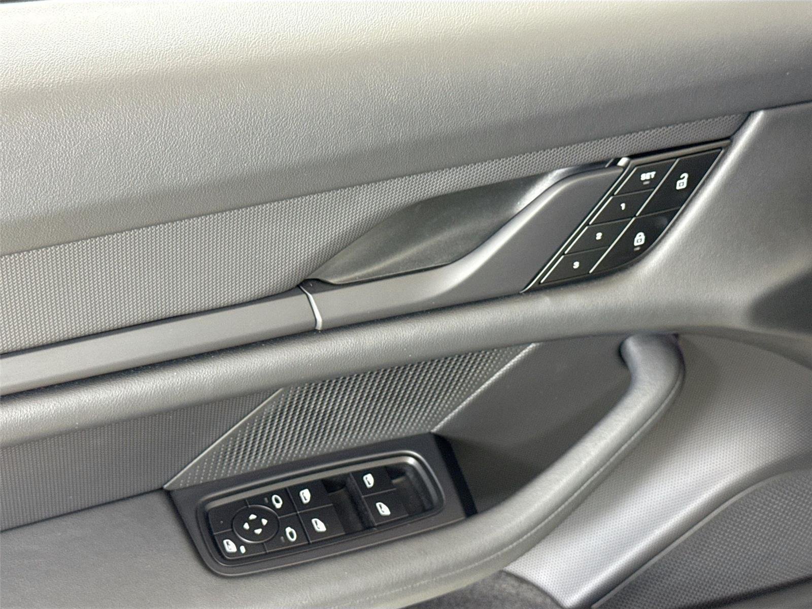 2023 Porsche Taycan 4S photo 12