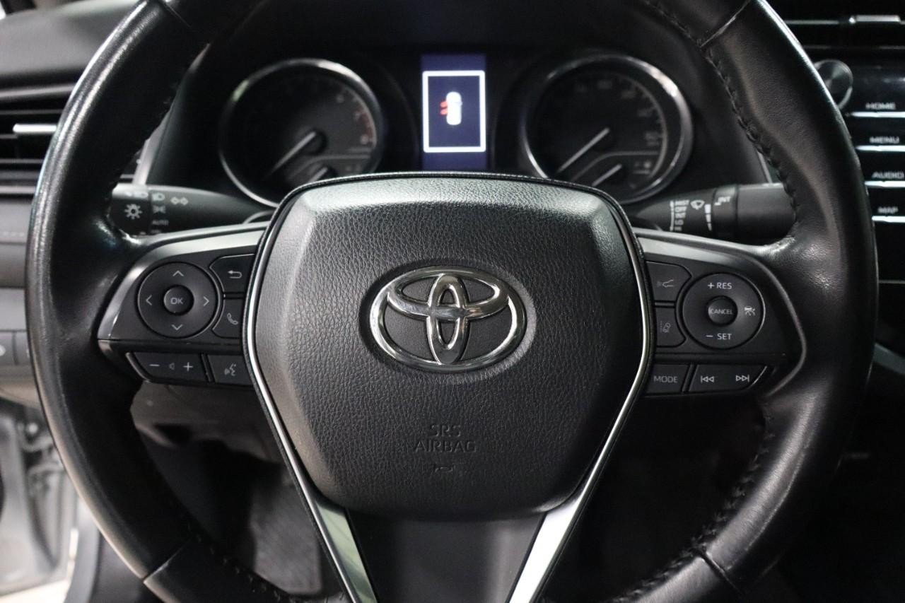 2019 Toyota Camry SE XLE photo 13