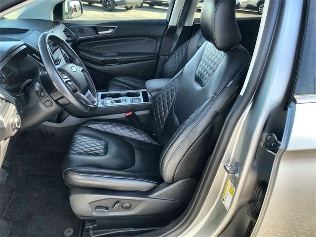 2023 Ford Edge Titanium photo 2