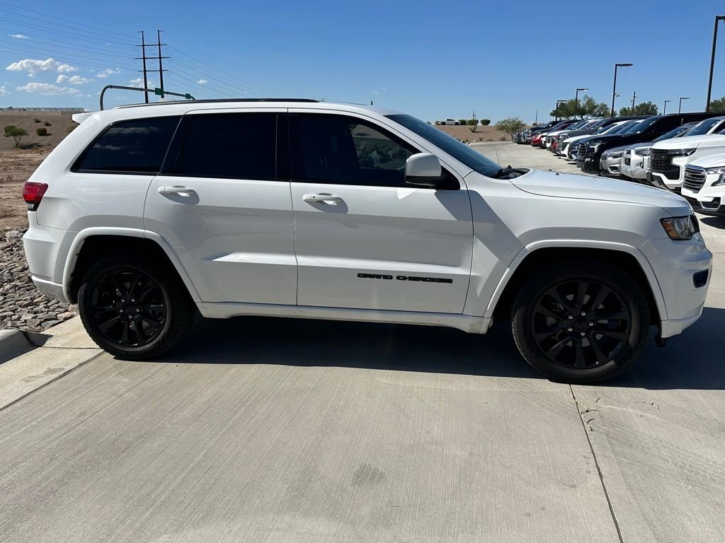 2018 Jeep Grand Cherokee Altitude photo 2