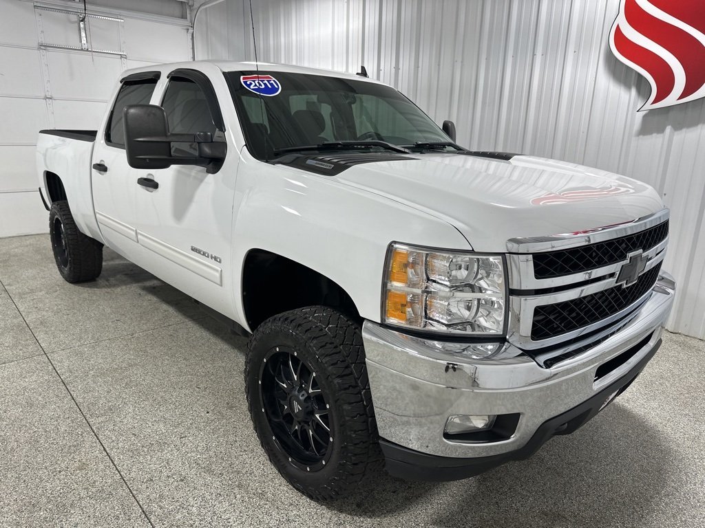 2011 Chevrolet Silverado 2500HD LT photo 2